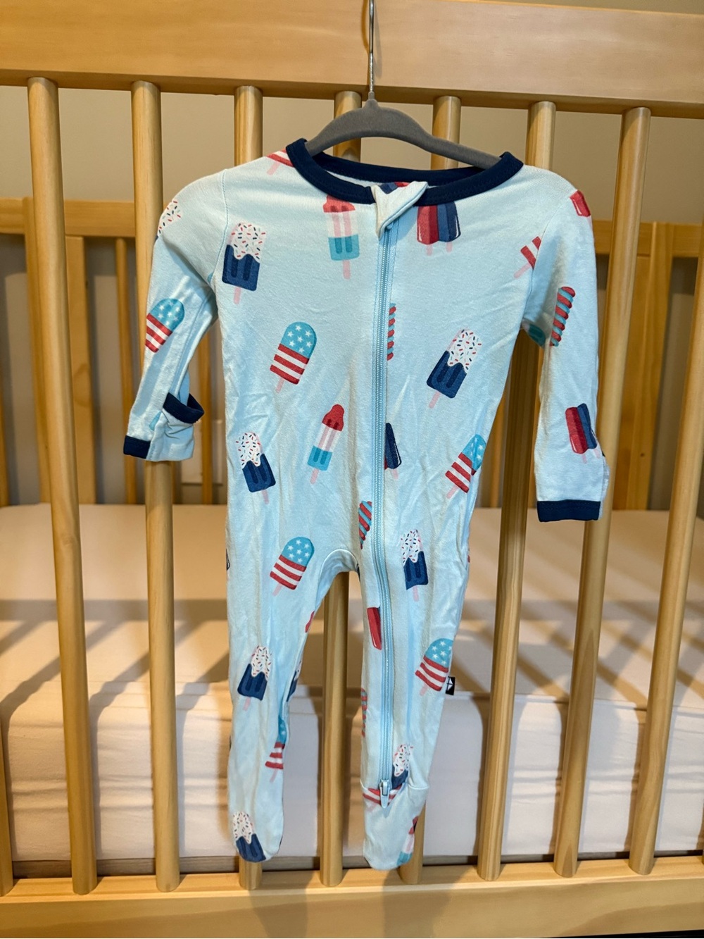 Kyte Baby 0-3M Zippered Footie in Popsicle (VGUC)